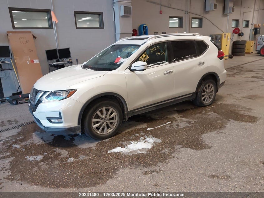 5N1AT2MM2HC852067 2017 NISSAN ROGUE photo no. 2