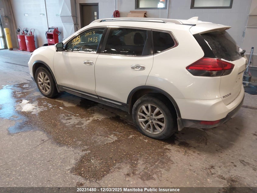 5N1AT2MM2HC852067 2017 NISSAN ROGUE photo no. 3