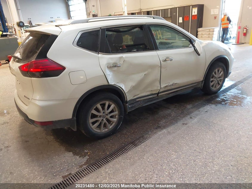 5N1AT2MM2HC852067 2017 NISSAN ROGUE photo no. 4