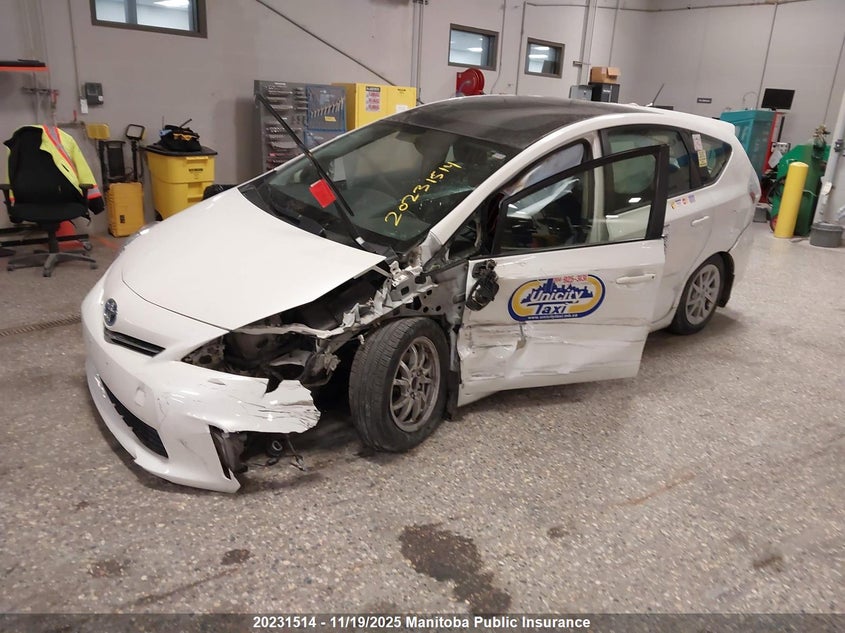 JTDZN3EUXC3174151 2012 TOYOTA PRIUS V (+) photo no. 2
