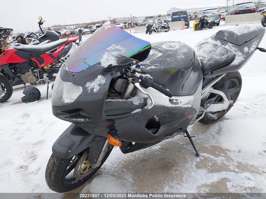 JS1GR7HA522100462 2002 SUZUKI GSX-R photo no. 2