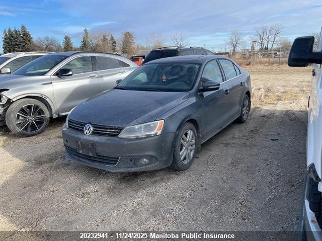 3VW3L7AJ3BM118867 2011 VOLKSWAGEN  photo no. 2