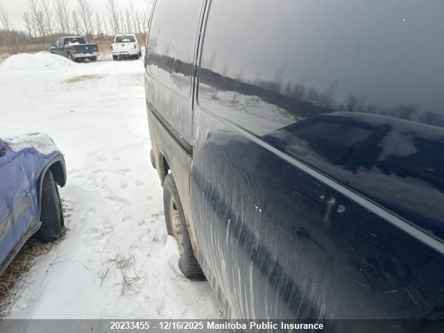 2005 Chevrolet Express 2500 Cargo Van VIN: 1GCFG25T151122100 Lot: 20233455