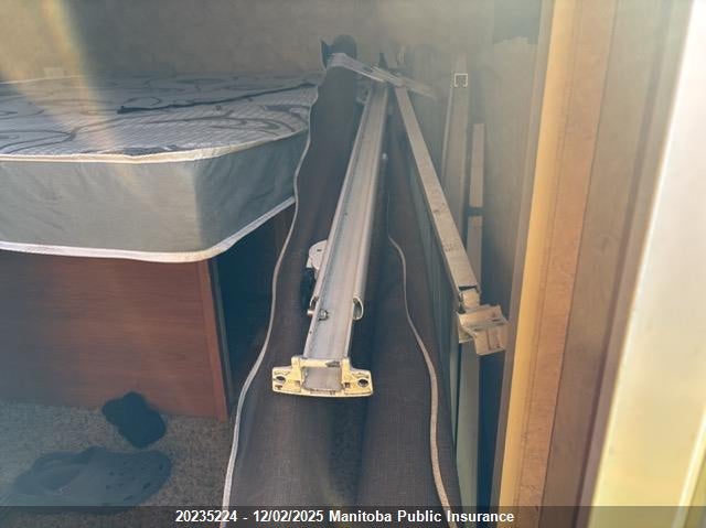 4YDT29B209V504359 2009   photo no. 8