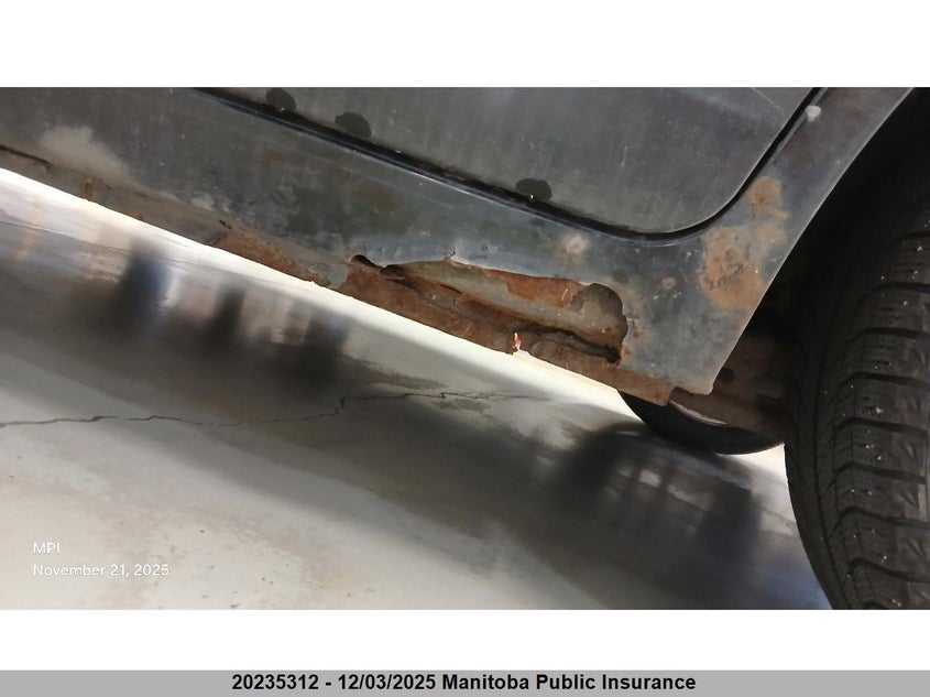 3FAHP0JG1AR330120 2010 FORD  photo no. 2