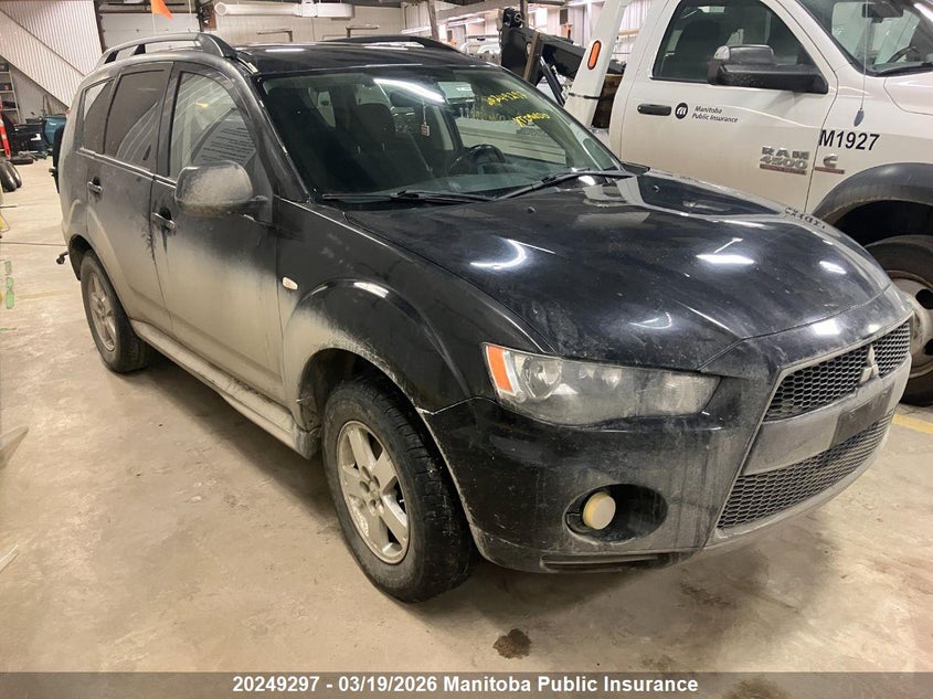2013 MITSUBISHI OUTLANDER ES