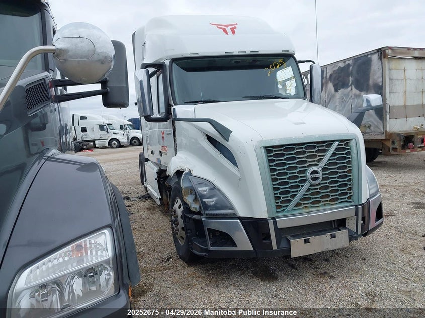 2022 VOLVO VNL 760