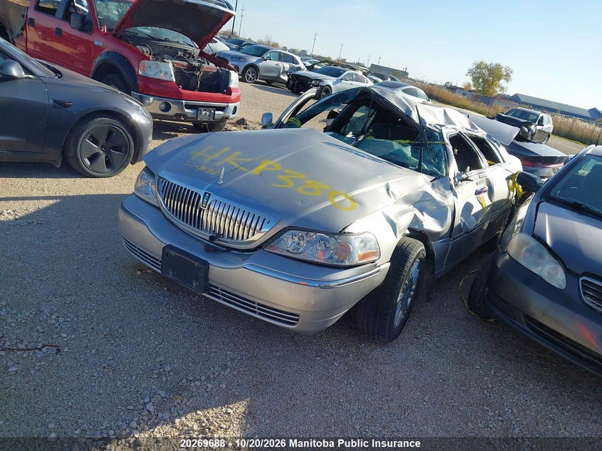 2009 Lincoln Town Car Signature Limited, Rollover, IAAI, VIN 2LNHM82V79X631403 — photo 2