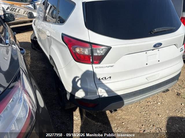 Vin: 1fmcu9hd5jub88436, lot: 10288942, ford escape sel 20183