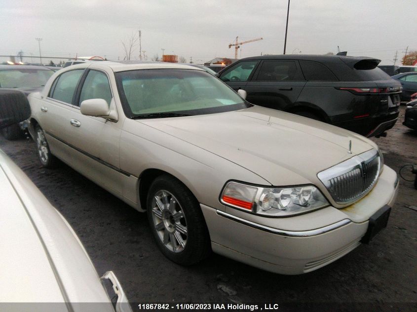 2007 Lincoln Town Car VIN: 1LNHM82W17Y637445 Lot: 11867842