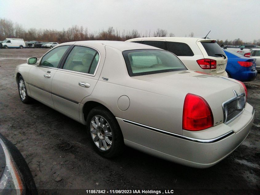 2007 Lincoln Town Car VIN: 1LNHM82W17Y637445 Lot: 11867842