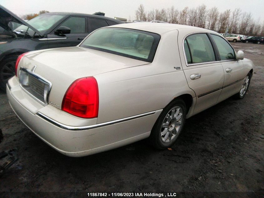 2007 Lincoln Town Car VIN: 1LNHM82W17Y637445 Lot: 11867842