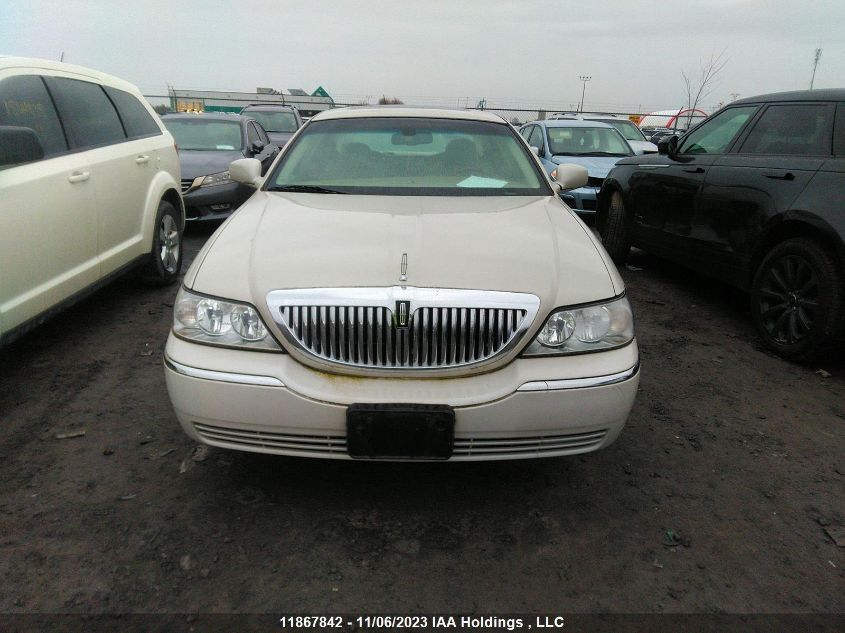 2007 Lincoln Town Car VIN: 1LNHM82W17Y637445 Lot: 11867842