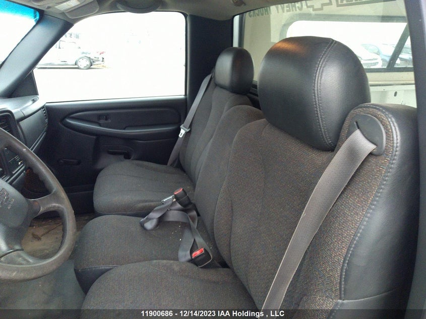 2000 Chevrolet Silverado C1500 VIN: 1GCEC14V5YE303525 Lot: 11900686