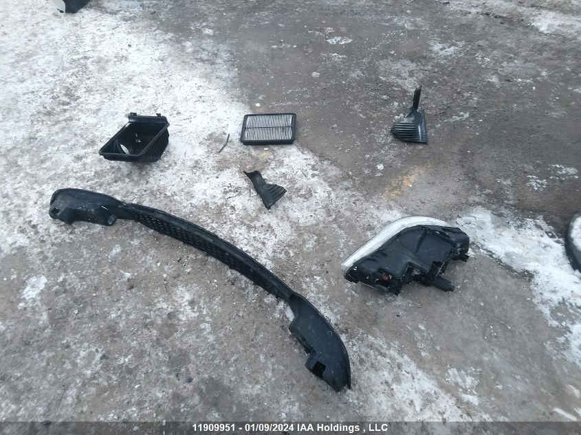 2013 Hyundai Santa Fe VIN: 5XYZUDLA0DG109002 Lot: 11909951