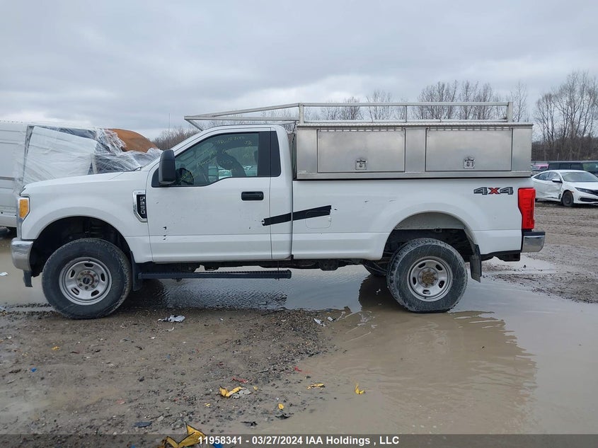 2017 Ford F-250 Xl VIN: 1FTBF2B60HEF02686 Lot: 11958341
