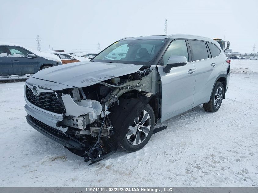 5TDGZRBH6NS207296 2022 Toyota Highlander Xle