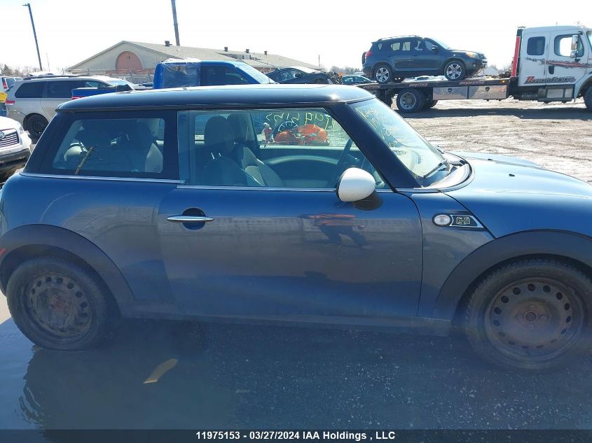 2010 Mini Cooper Hardtop VIN: WMWMF3C50ATZ62949 Lot: 11975153