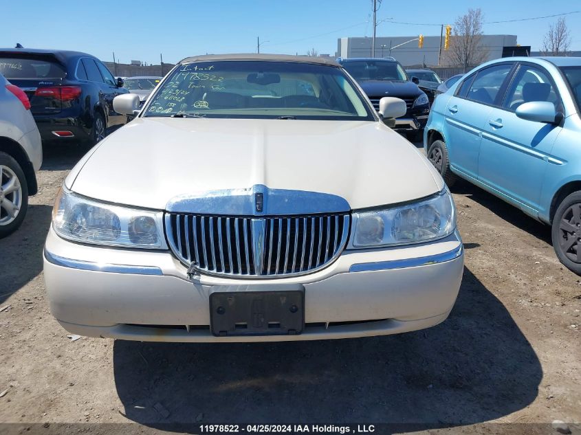 2002 Lincoln Town Car VIN: 1LNHM83WX2Y611028 Lot: 11978522