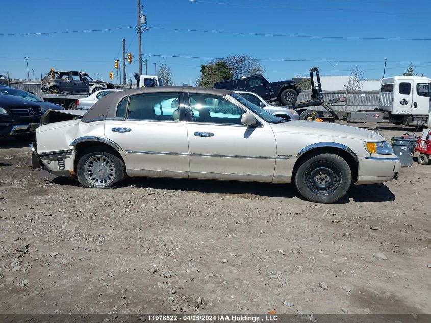 2002 Lincoln Town Car VIN: 1LNHM83WX2Y611028 Lot: 11978522