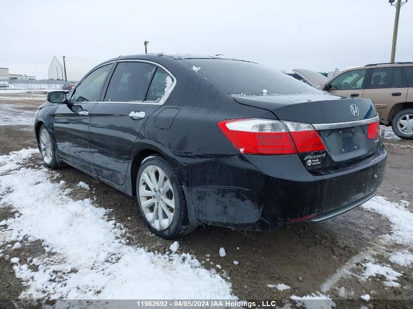 2015 Honda Accord Touring VIN: 1HGCR2F92FA800565 Lot: 11982692