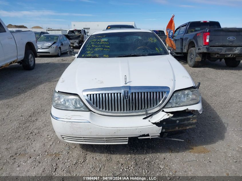 2003 Lincoln Town Car Signature VIN: 1LNHM82W83Y613850 Lot: 11984561