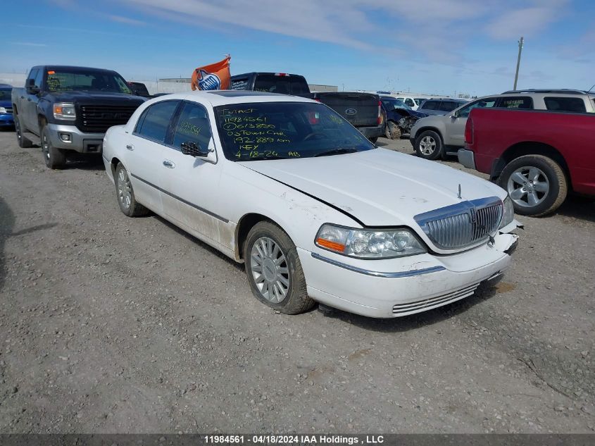 2003 Lincoln Town Car Signature VIN: 1LNHM82W83Y613850 Lot: 11984561