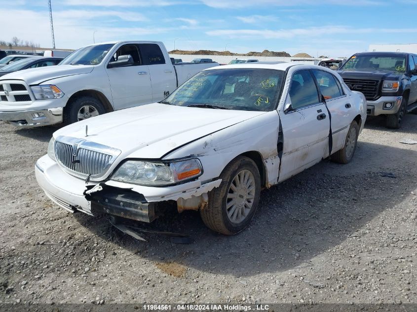 2003 Lincoln Town Car Signature VIN: 1LNHM82W83Y613850 Lot: 11984561