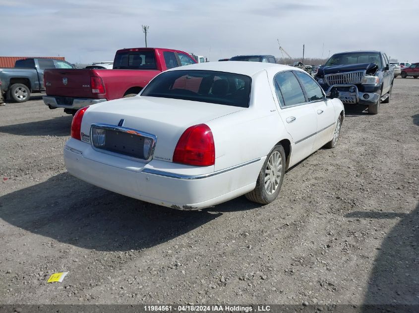 2003 Lincoln Town Car Signature VIN: 1LNHM82W83Y613850 Lot: 11984561