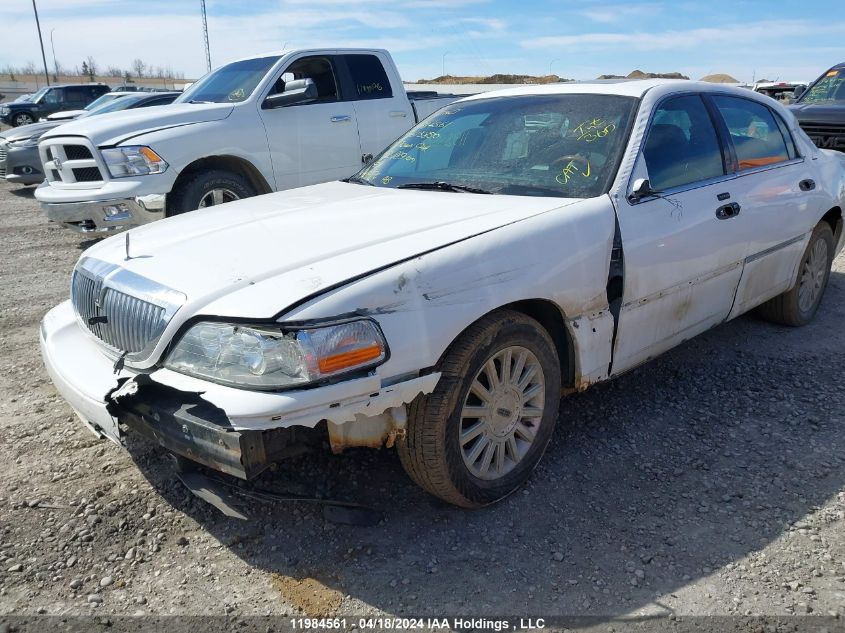 2003 Lincoln Town Car Signature VIN: 1LNHM82W83Y613850 Lot: 11984561