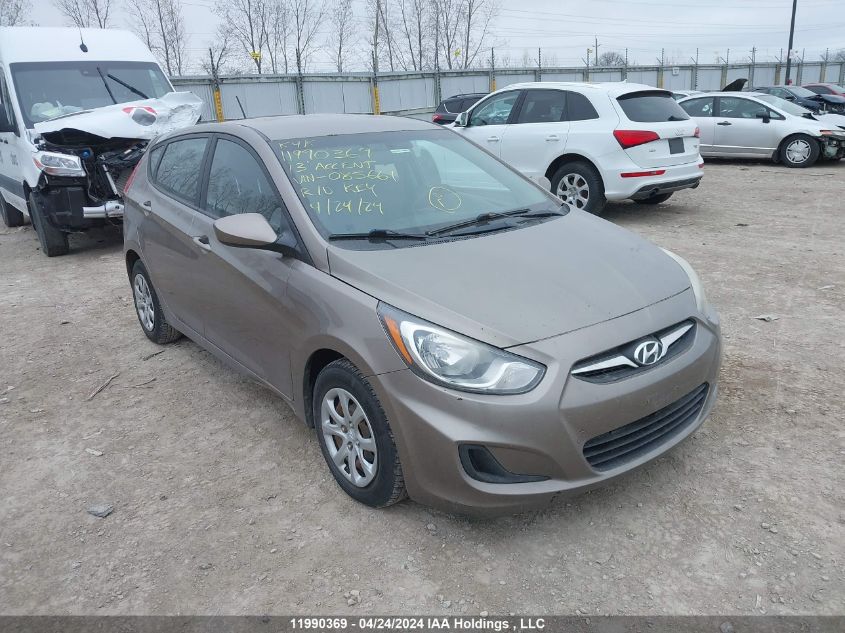 2013 Hyundai Accent VIN: KMHCT5AE8DU085661 Lot: 11990369