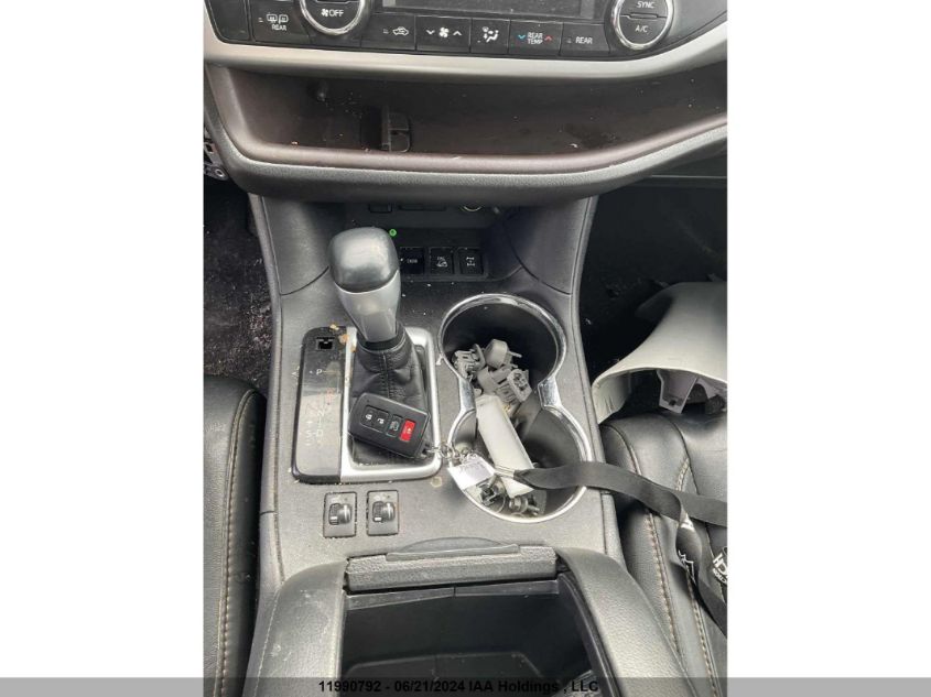 2018 Toyota Highlander Se/Xle VIN: 5TDJZRFH2JS530030 Lot: 11990792