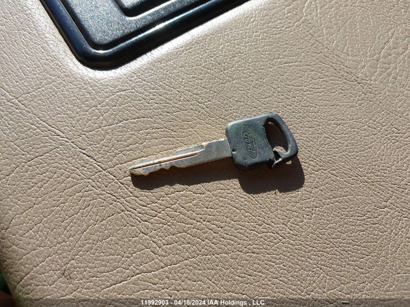 2000 Ford Super Duty F-250 VIN: 1FTNW21S0YEC07406 Lot: 11992903