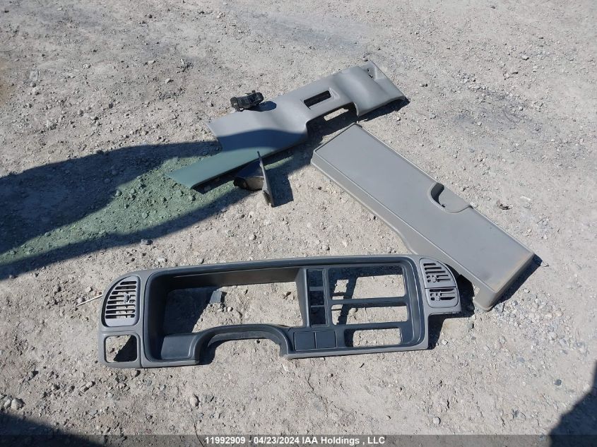 1998 Chevrolet Gmt-400 C1500 VIN: 1GCEC19W2WE209312 Lot: 11992909