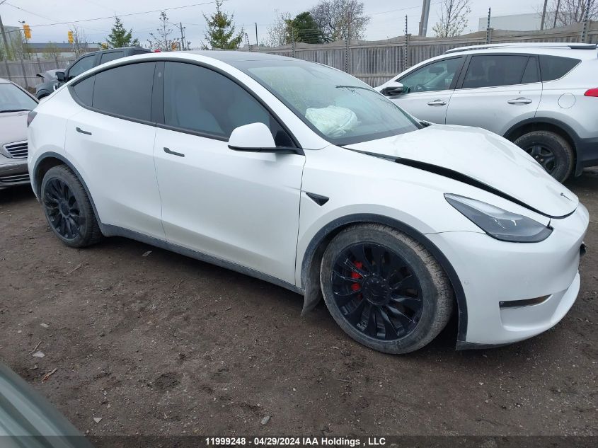 2022 Tesla Model Y VIN: 7SAYGDEFXNF440693 Lot: 11999248