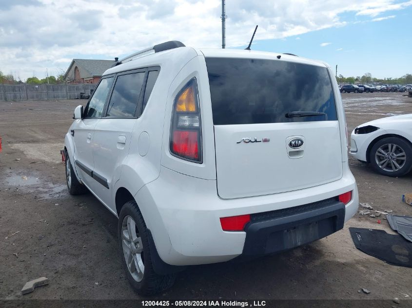 2010 Kia Soul +/!/Sport VIN: KNDJT2A24A7060895 Lot: 12004425