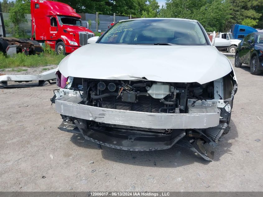 2018 Honda Clarity Plug-In Hybrid VIN: JHMZC5F11JC800395 Lot: 12006017