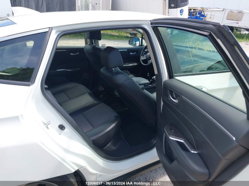 2018 Honda Clarity Plug-In Hybrid VIN: JHMZC5F11JC800395 Lot: 12006017