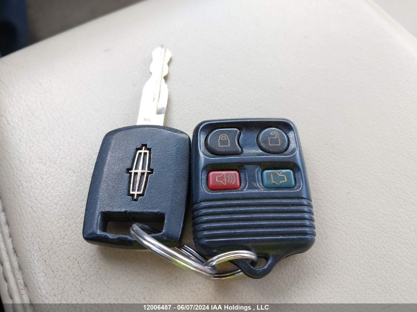 2007 Lincoln Town Car Signature Limited VIN: 1LNHM82W57Y624875 Lot: 12006487