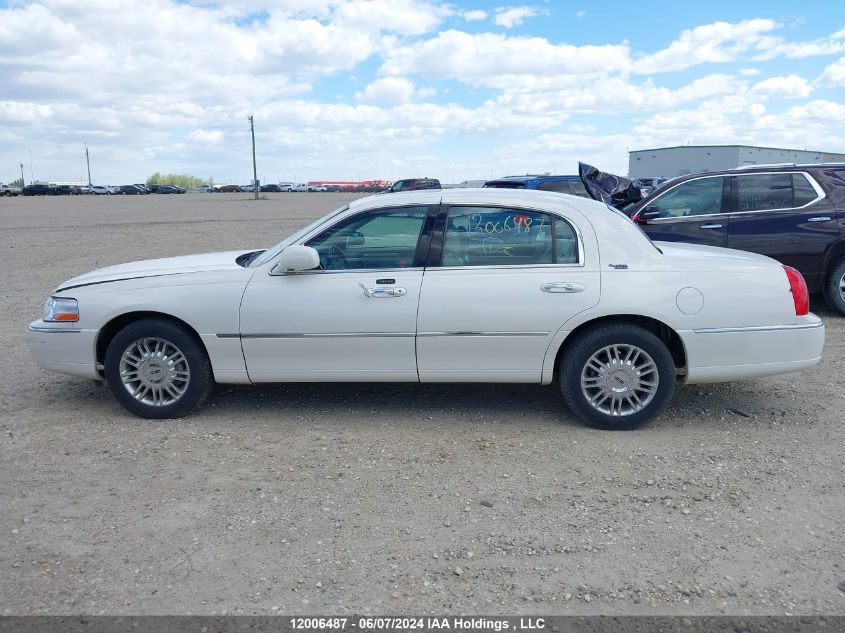 2007 Lincoln Town Car Signature Limited VIN: 1LNHM82W57Y624875 Lot: 12006487