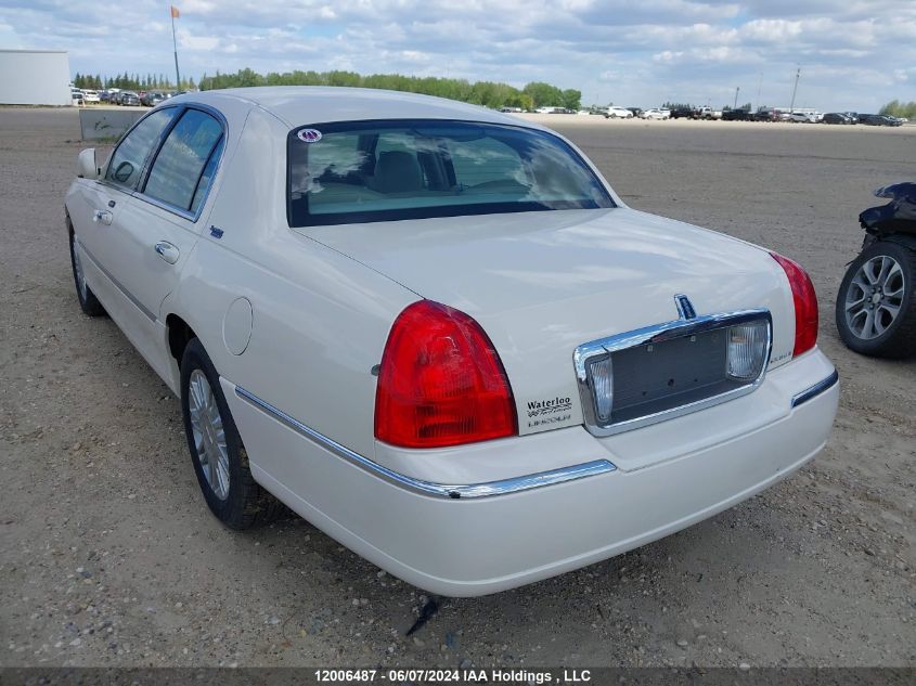 2007 Lincoln Town Car Signature Limited VIN: 1LNHM82W57Y624875 Lot: 12006487