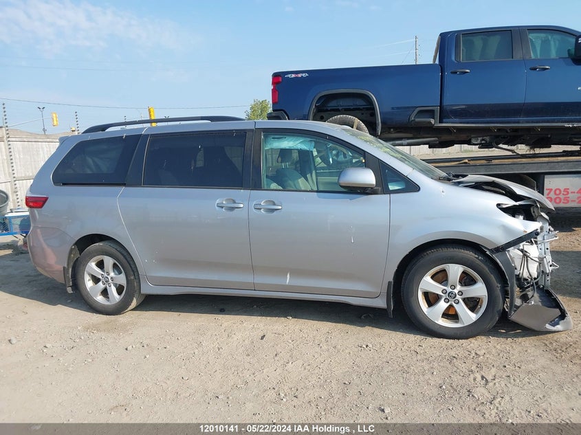 2018 Toyota Sienna Le VIN: 5TDKZ3DC1JS951990 Lot: 12010141