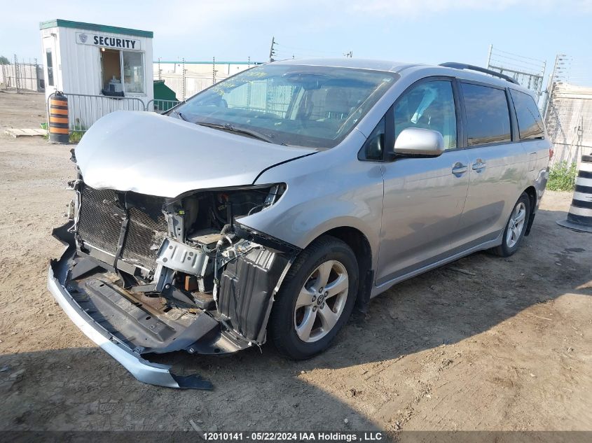 2018 Toyota Sienna Le VIN: 5TDKZ3DC1JS951990 Lot: 12010141