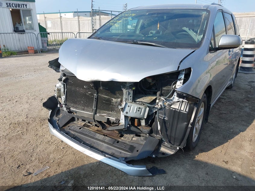 2018 Toyota Sienna Le VIN: 5TDKZ3DC1JS951990 Lot: 12010141