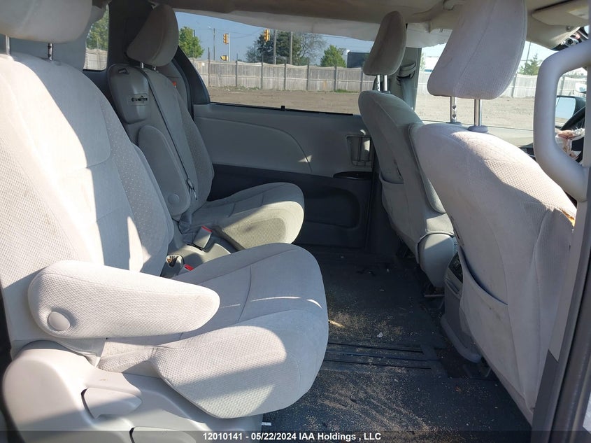 2018 Toyota Sienna Le VIN: 5TDKZ3DC1JS951990 Lot: 12010141