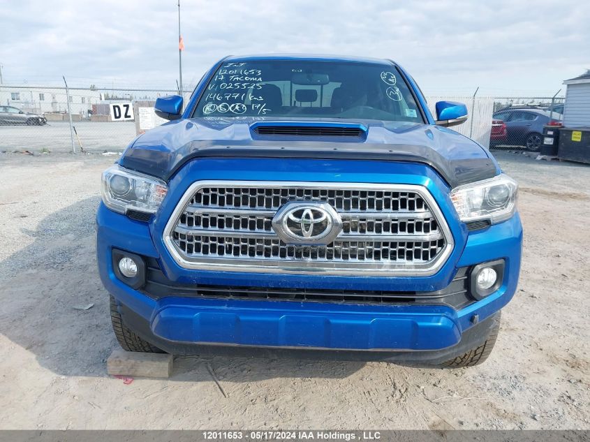 2017 Toyota Tacoma Sr5/Trd Off Road/Trd Sport VIN: 5TFDZ5BN5HX025525 Lot: 12011653