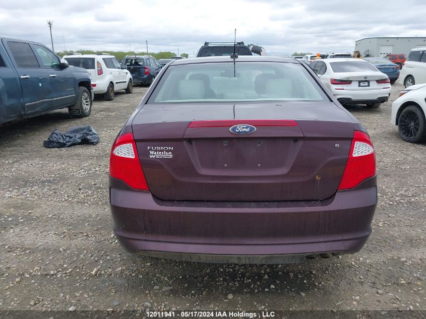 2011 Ford Fusion S VIN: 3FAHP0GA2BR157647 Lot: 12011941