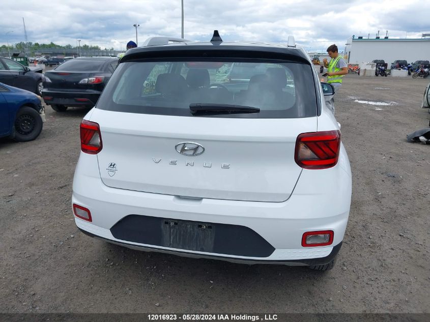 2022 Hyundai Venue Preferred With Two-Tone Body Colour VIN: KMHRC8A35NU170839 Lot: 12016923