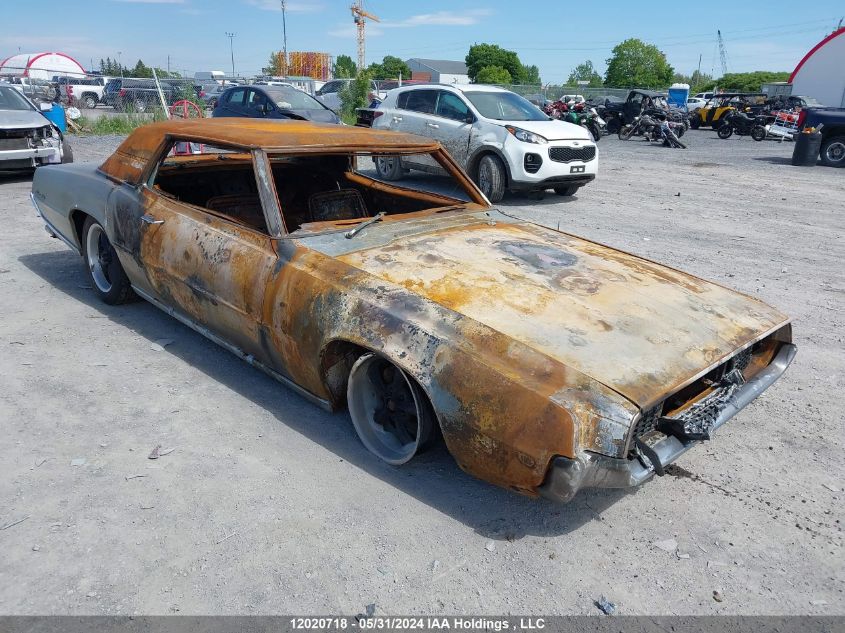 7Y820178108 1967 Ford Thunderbird