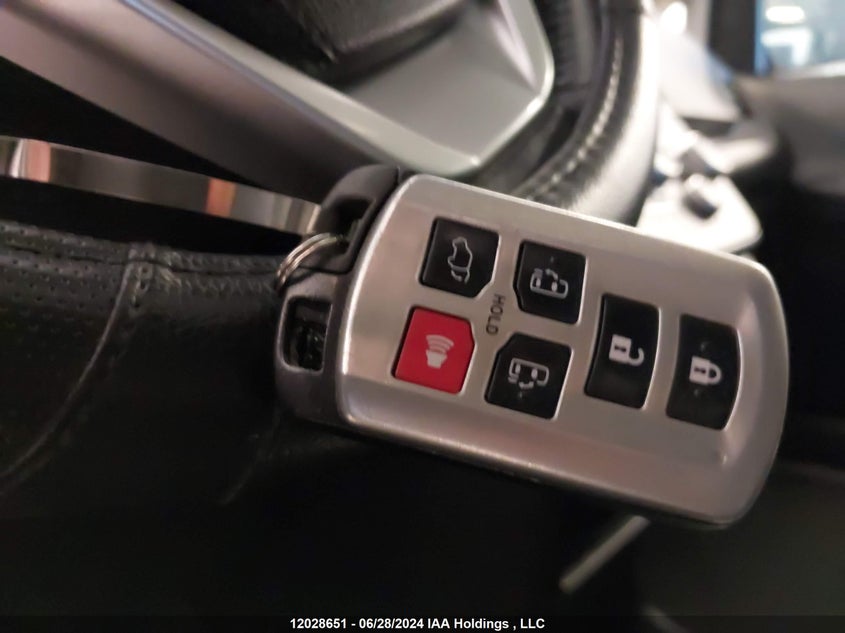 2018 Toyota Sienna Se/Se Premium VIN: 5TDXZ3DC2JS961062 Lot: 12028651